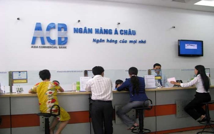 Chuyển tiền từ ACB sang Vietcombank ở chi nhánh/quầy giao dịch